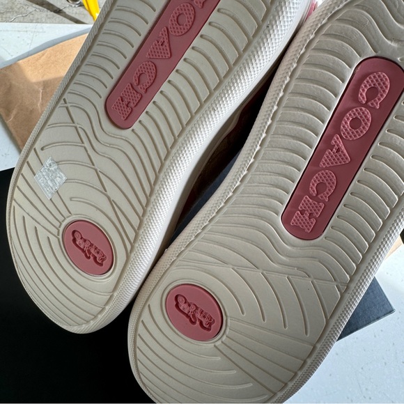 coach Clip Low Top Sneaker In Signature Canvas With Hearts cp871 - Picture 4 of 7